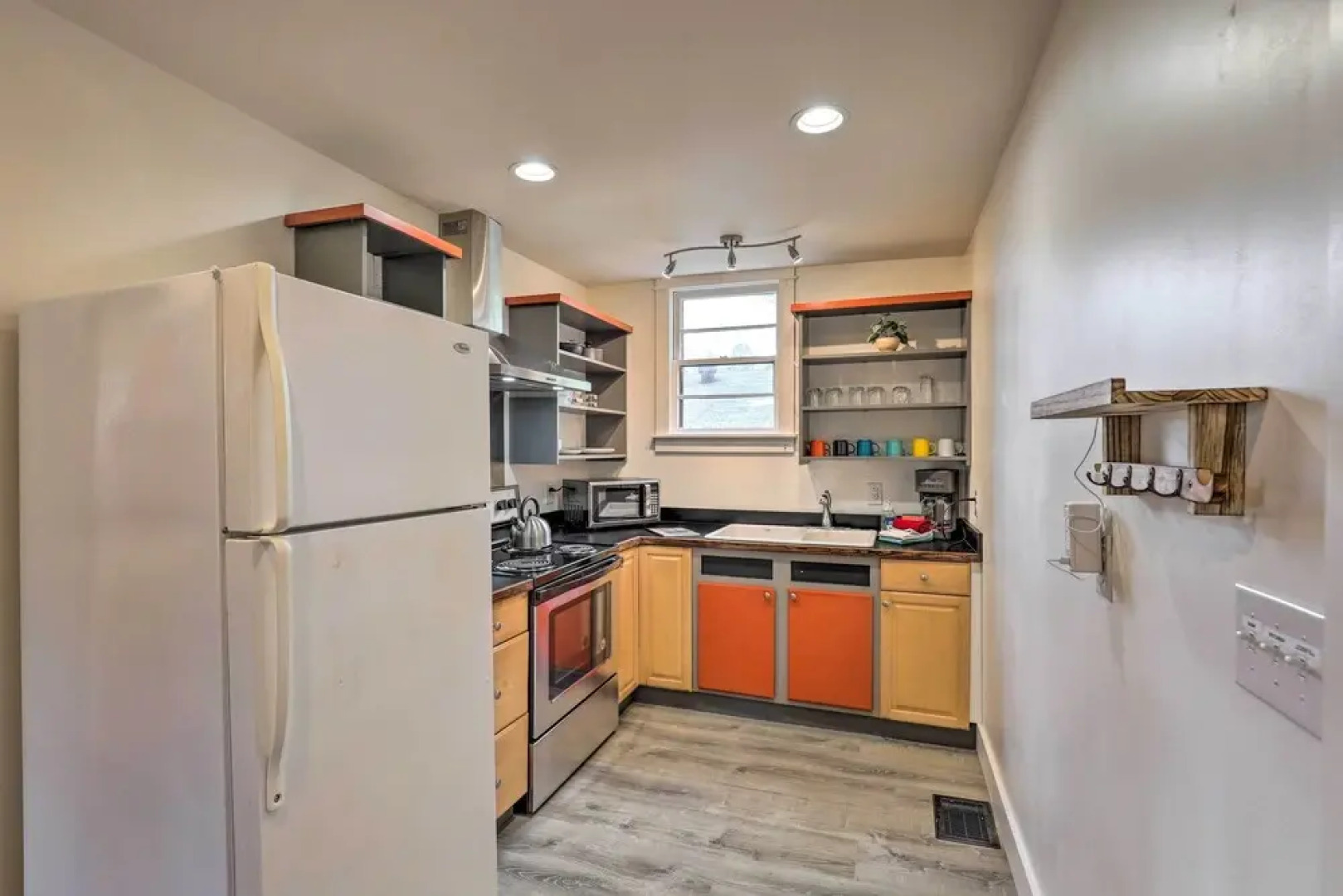 Weaverville Studio ~ 9 Mi to Dtwn Asheville!