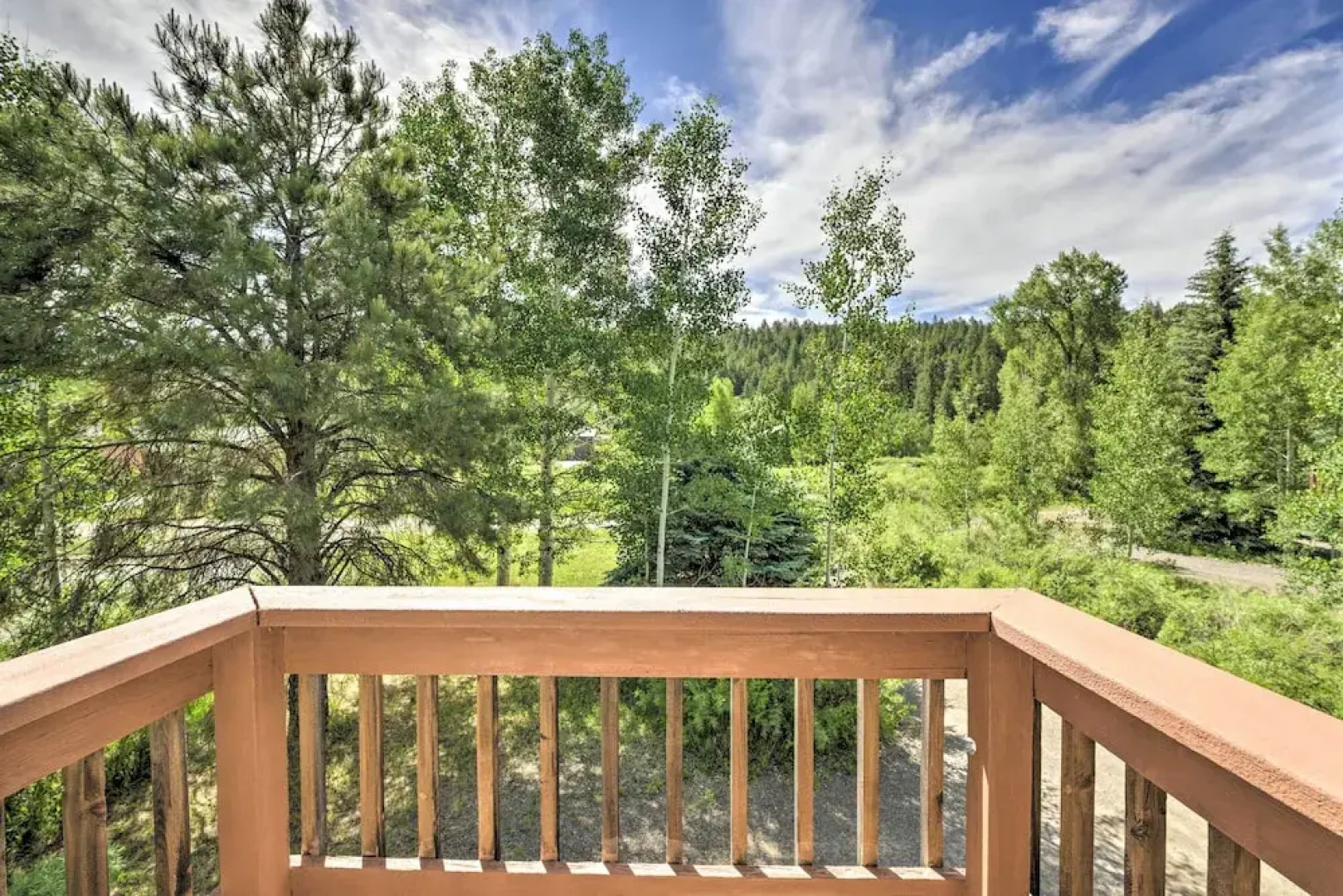 'the River Home' Cabin w/ Yard: Near Wolf Creek!