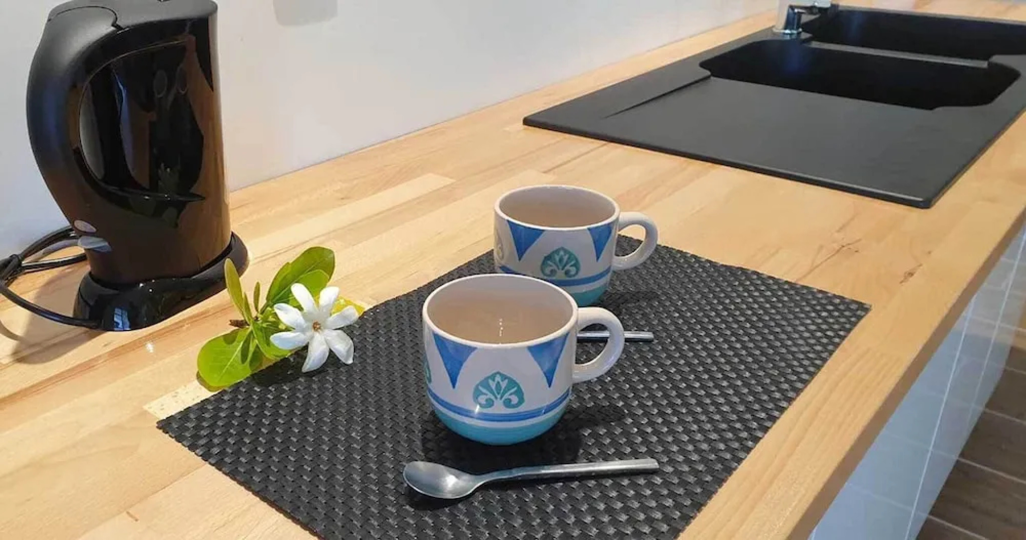 Moana Breeze Eco Lodge