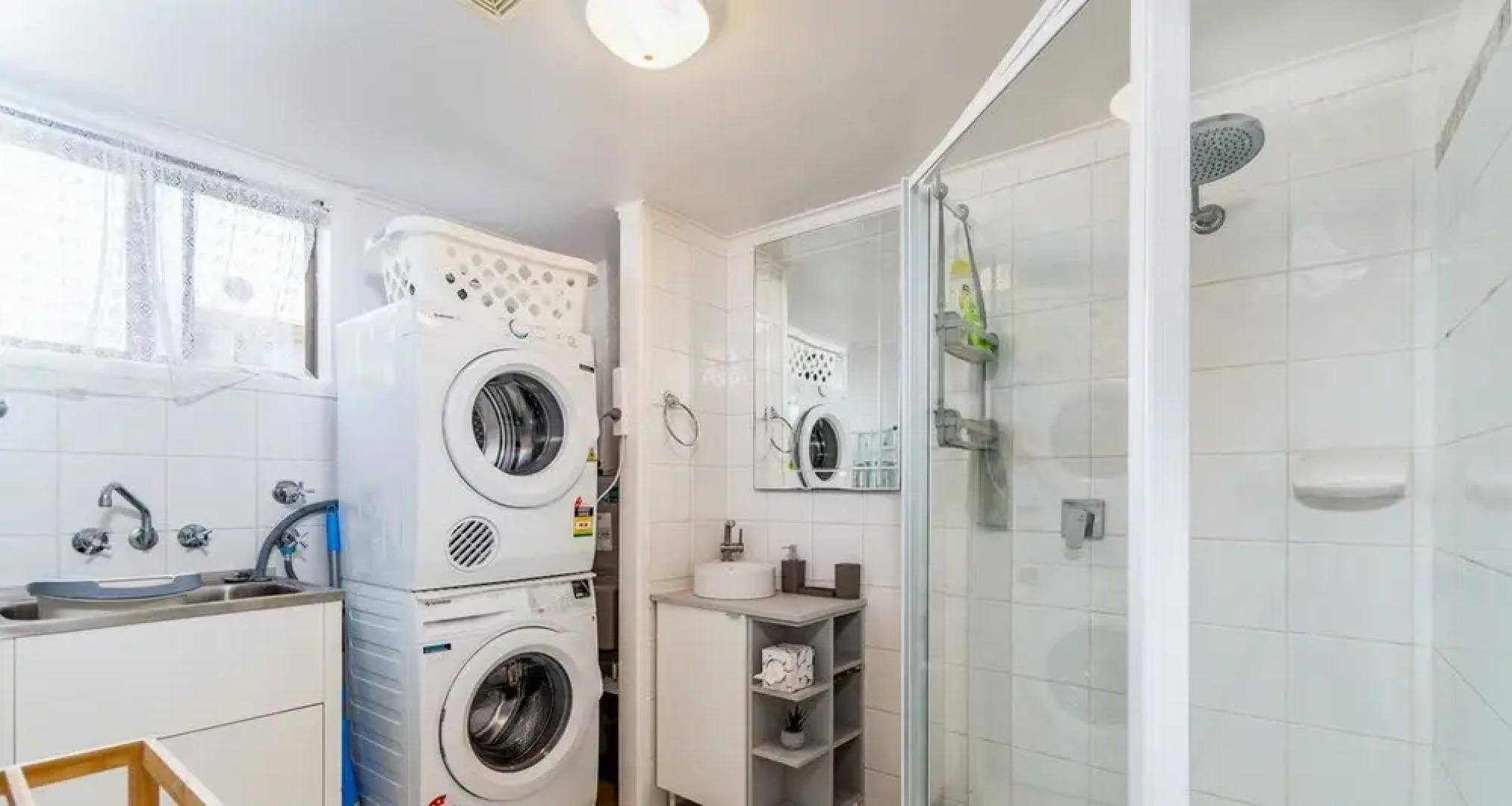 Air Conditioned Unit Stones throw to the Waterfront.