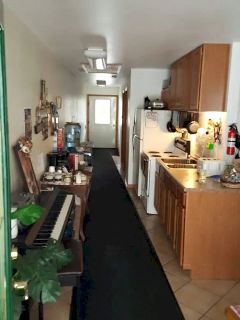 Scully's Manistee Outpost Motel