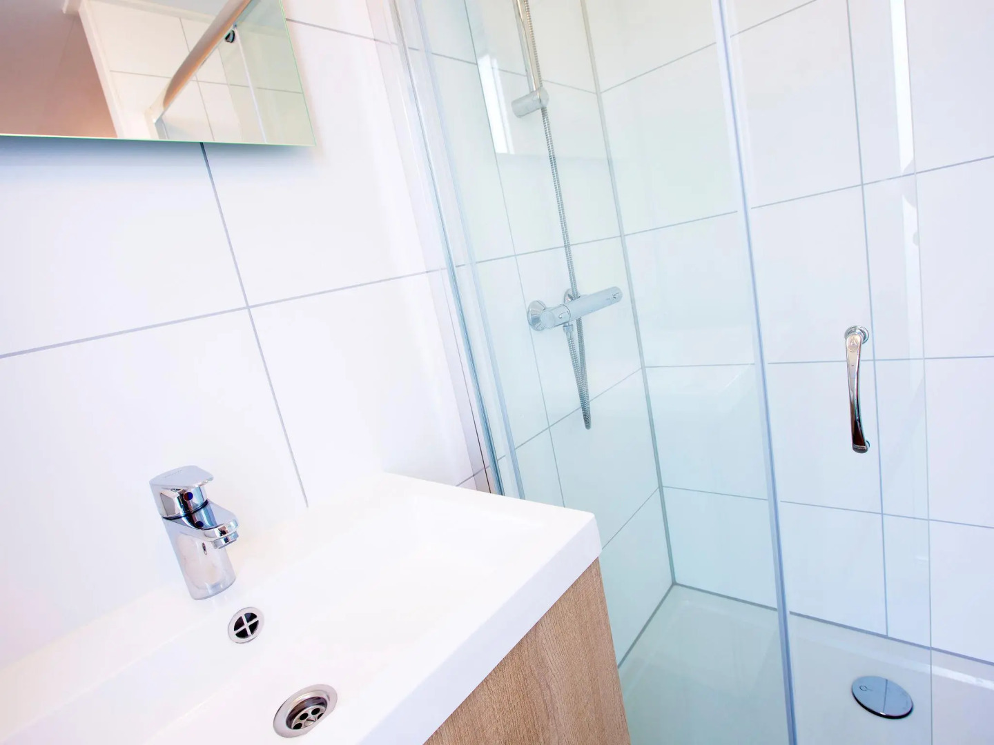 Modern Lodge With two Bathrooms, Near the Beach