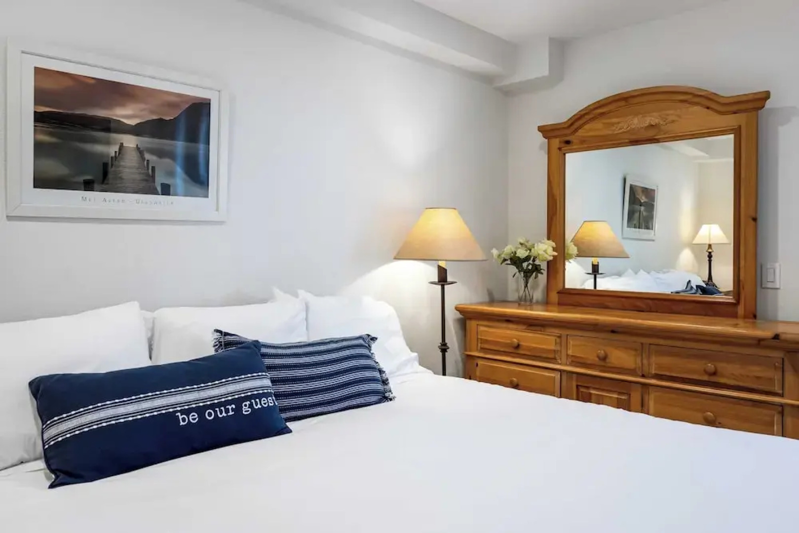 Walk to Beach Pool, Hot Tub, Private Patio, Parking Seabreeze Retreat