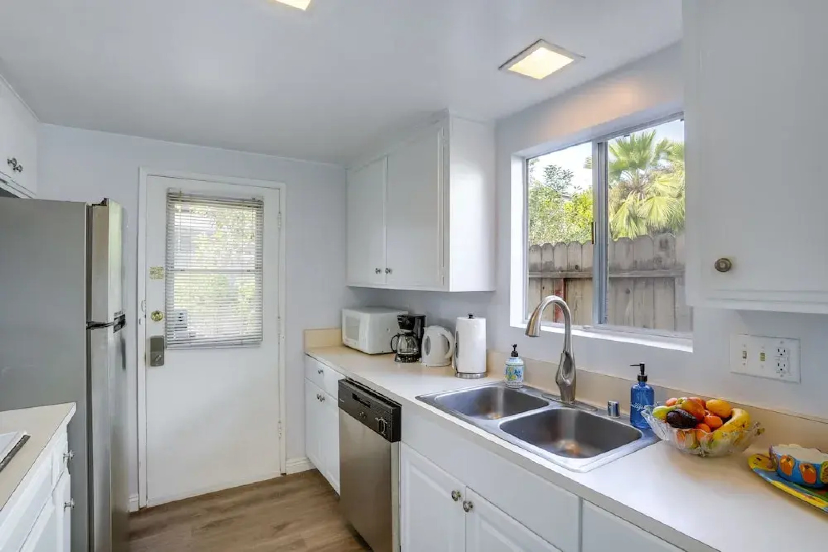 Viva Ventura: Duplex With Patio - Walk to Beach!