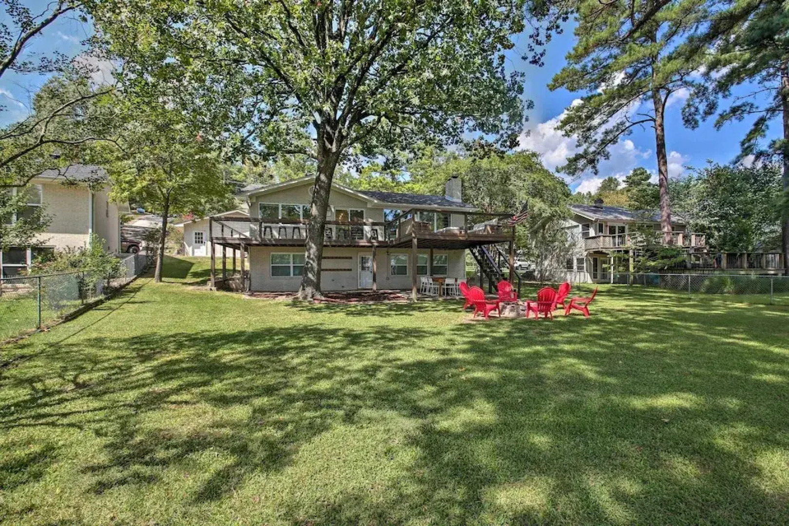 Deck, Fire Pit: Waterfront Lake Hamilton Home