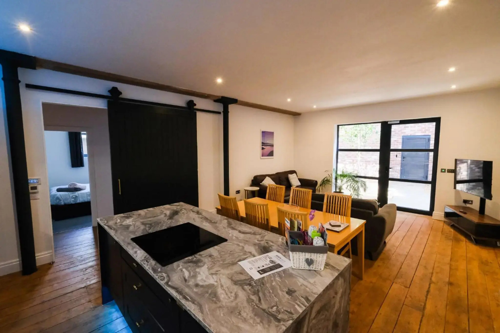 The Eden Warehouse - Pink Apartment (sleeps 4)