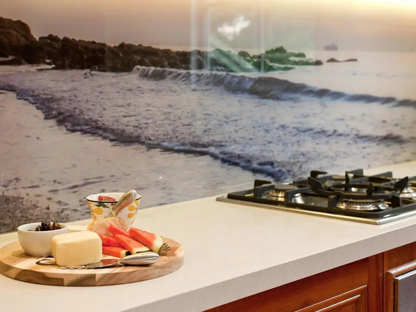 Luxury Retreat Just Above The Beach - The BeachNest