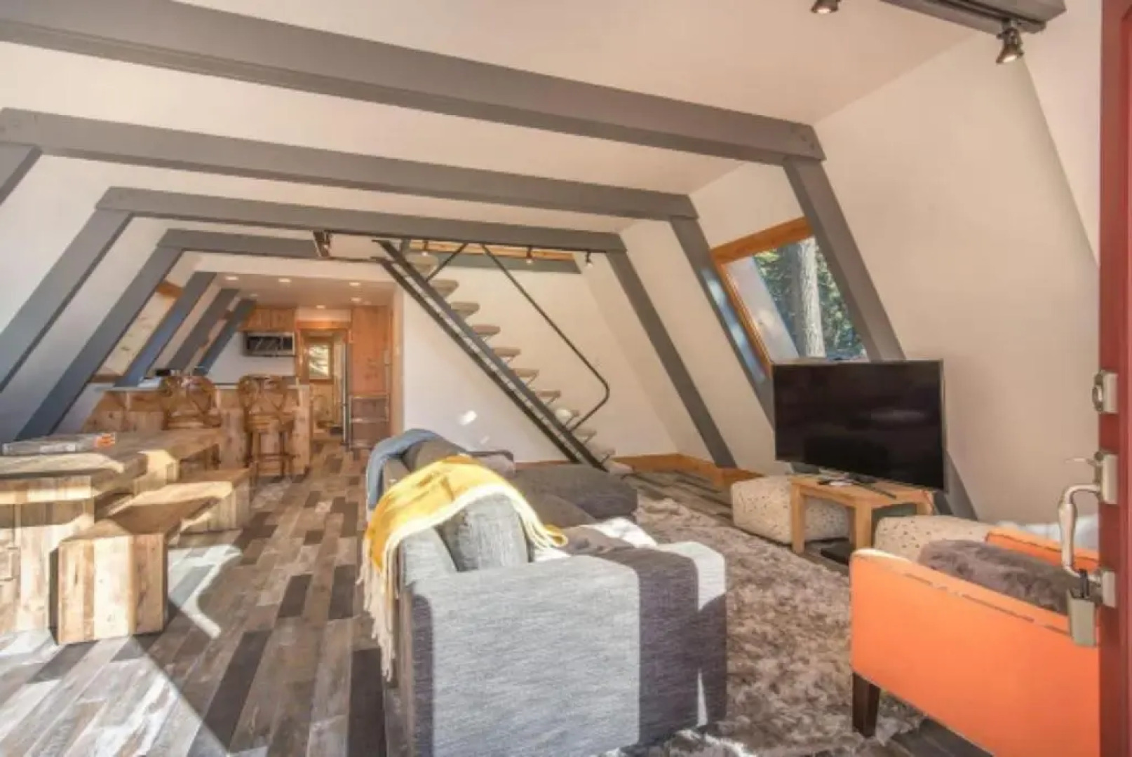 Dancing Bear by Avantstay Newly Remodeled A Frame in Talmont Access To Lake Tahoe Park Association