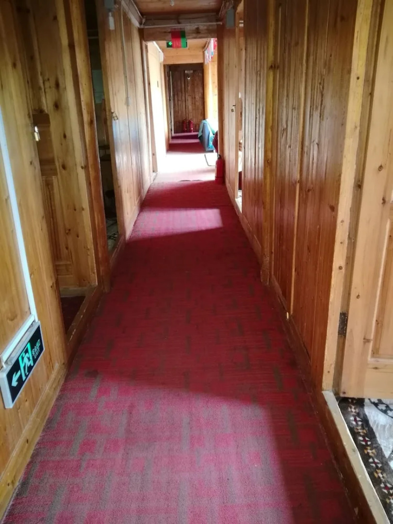 Spring Orchid Youth Hotel