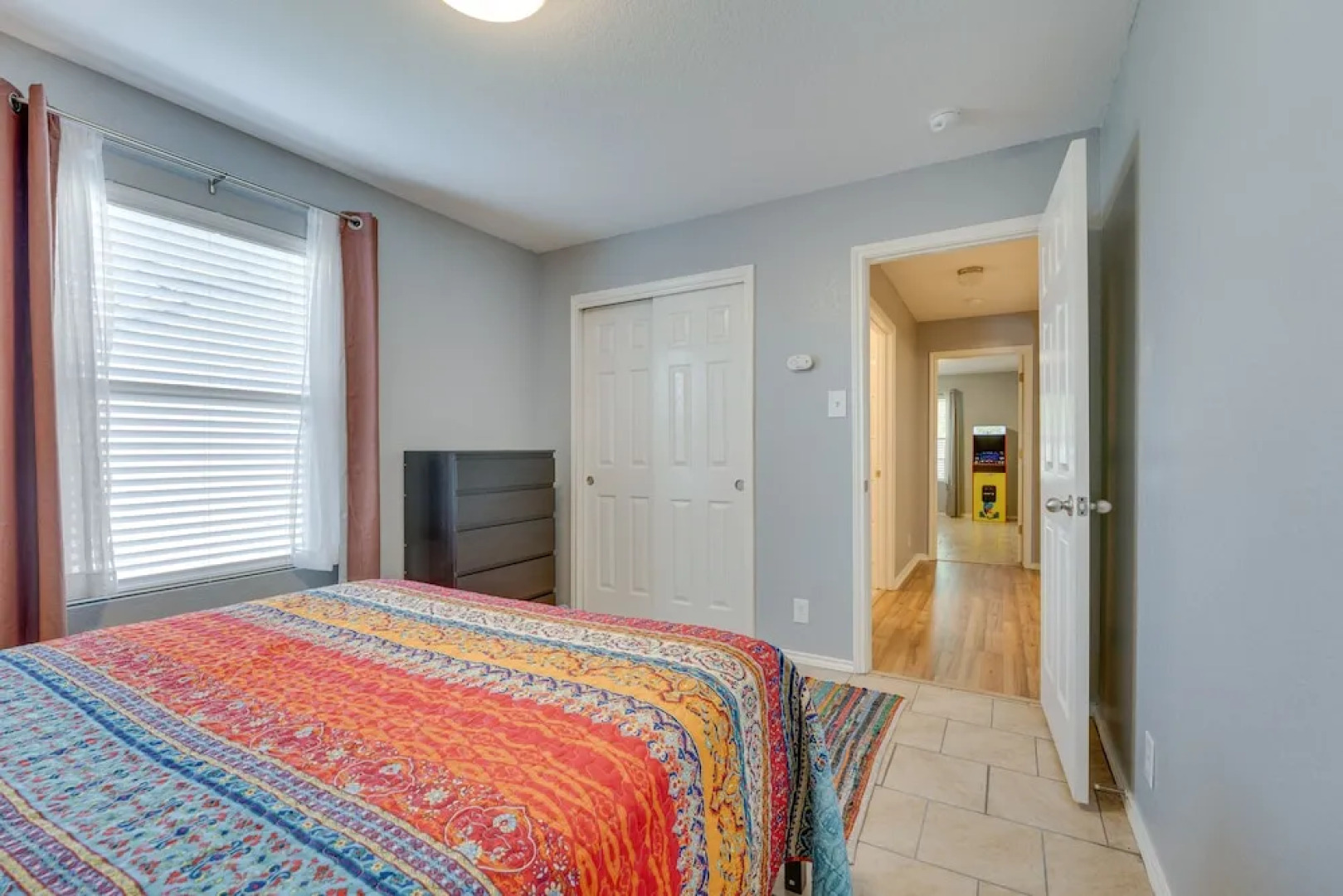 Sunny Universal City Home ~ 18 Mi to San Antonio!