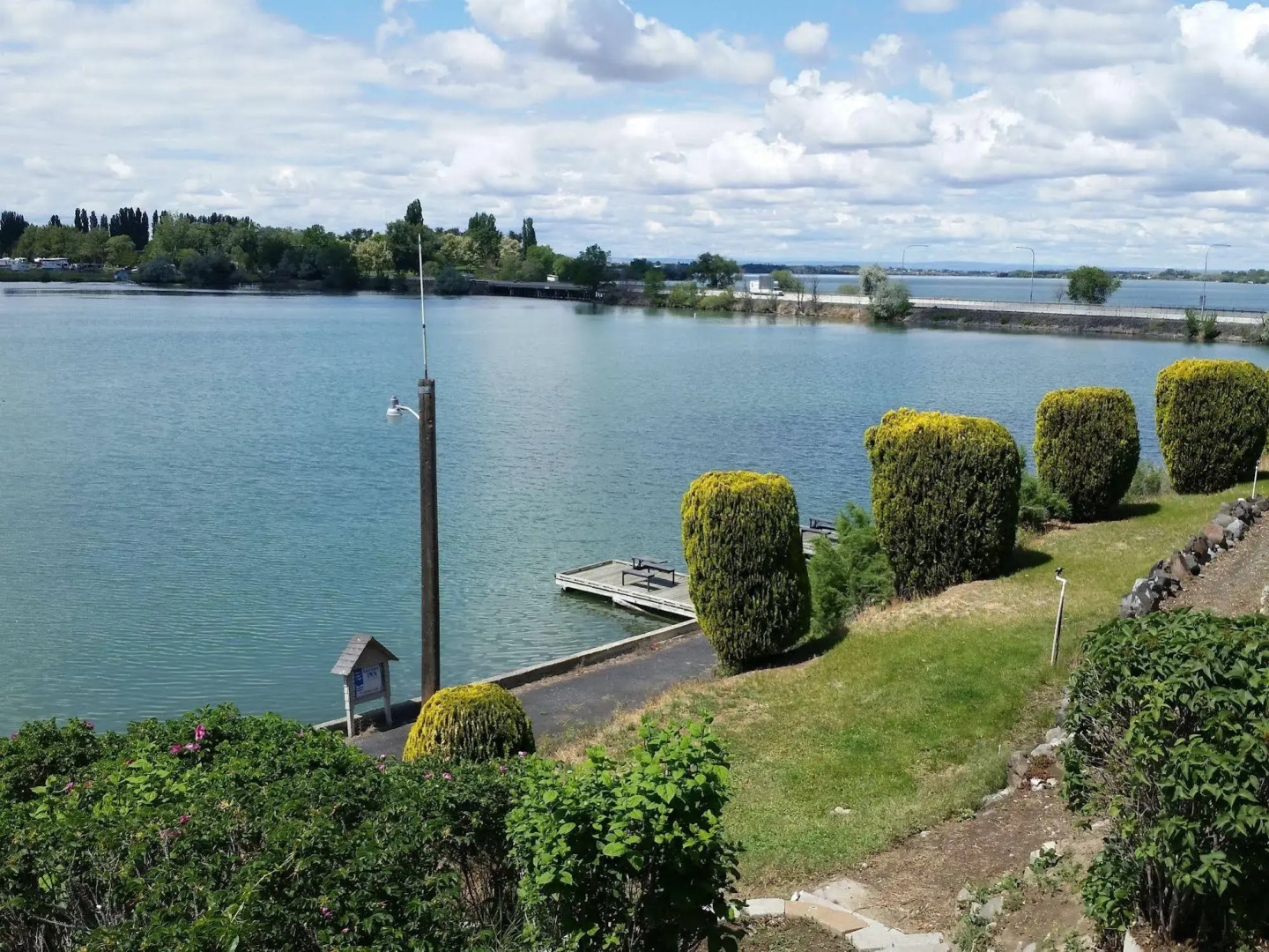 Lakeshore Inn Water Front