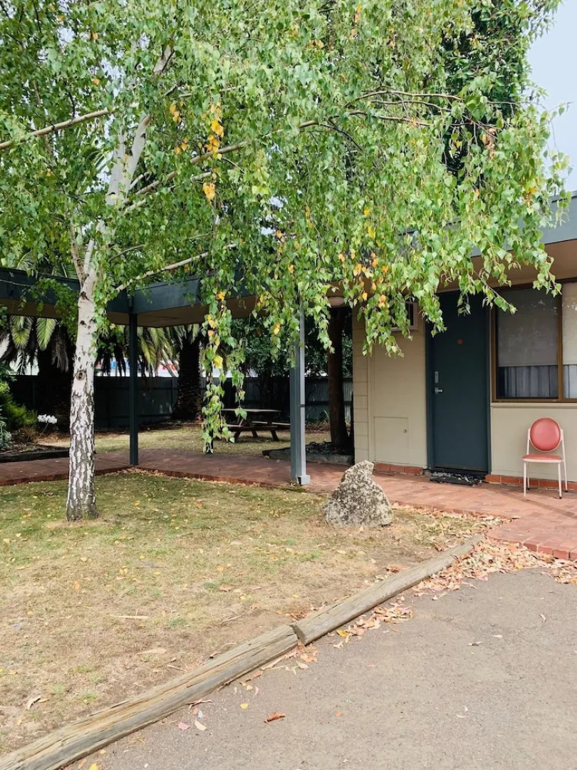 Caledonian Hotel Motel