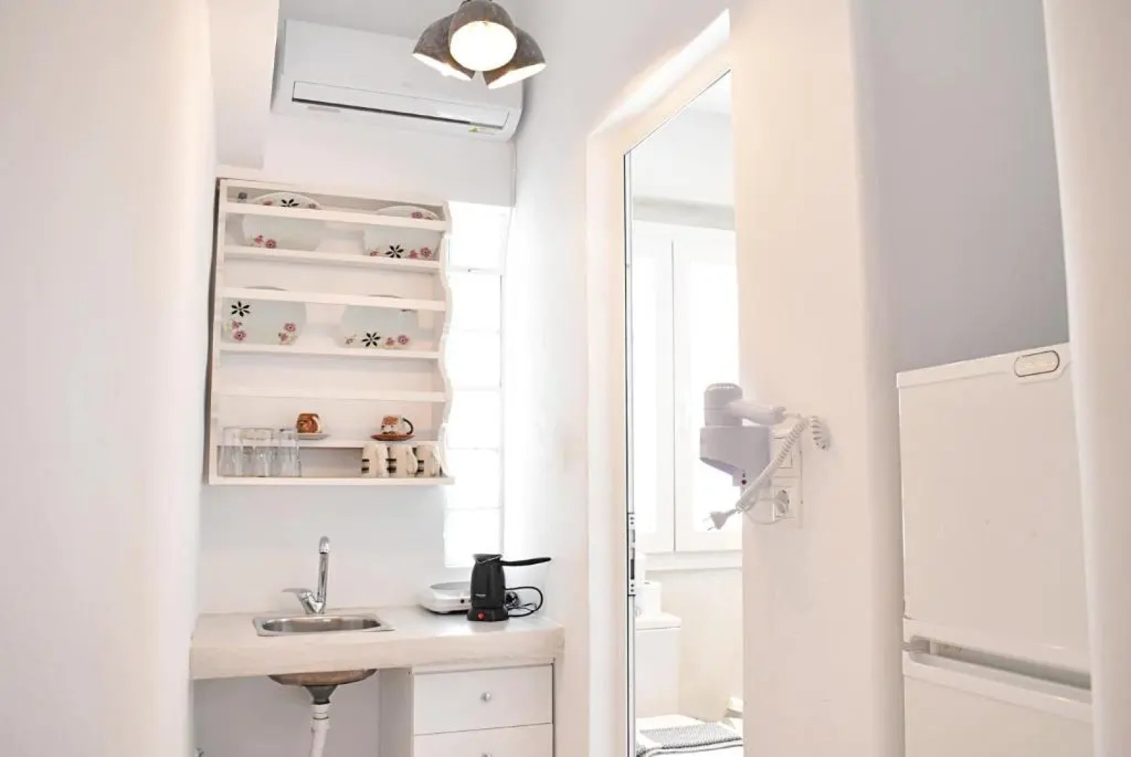 Tzamaros Studios Kythnos