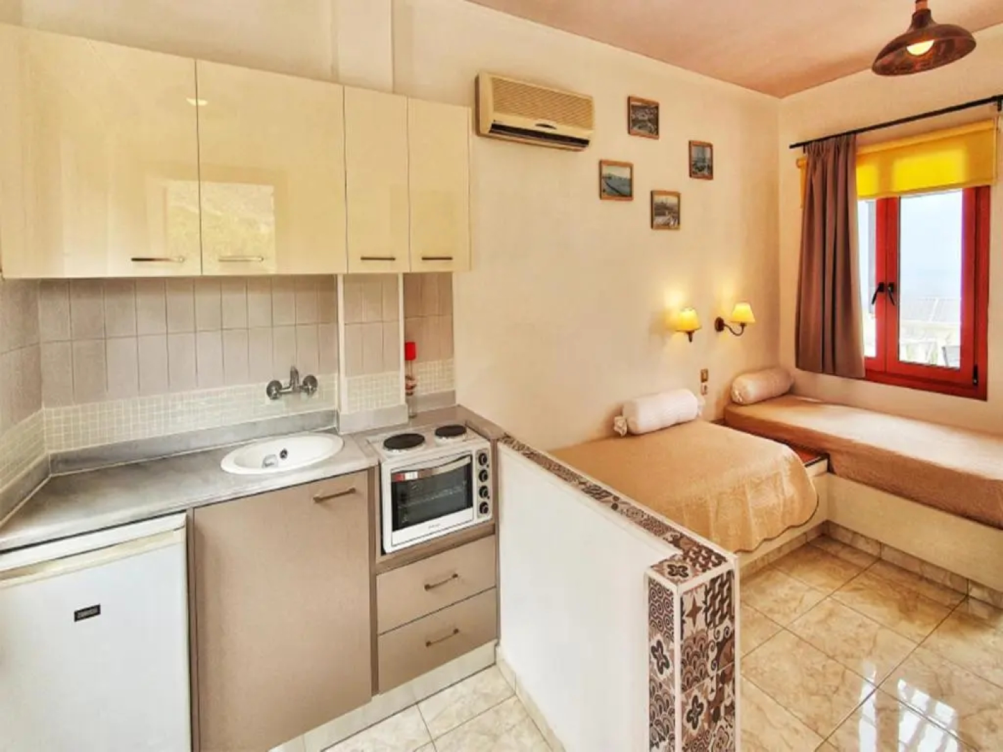 Very Spacious and Well Equipped Room Near the Sea