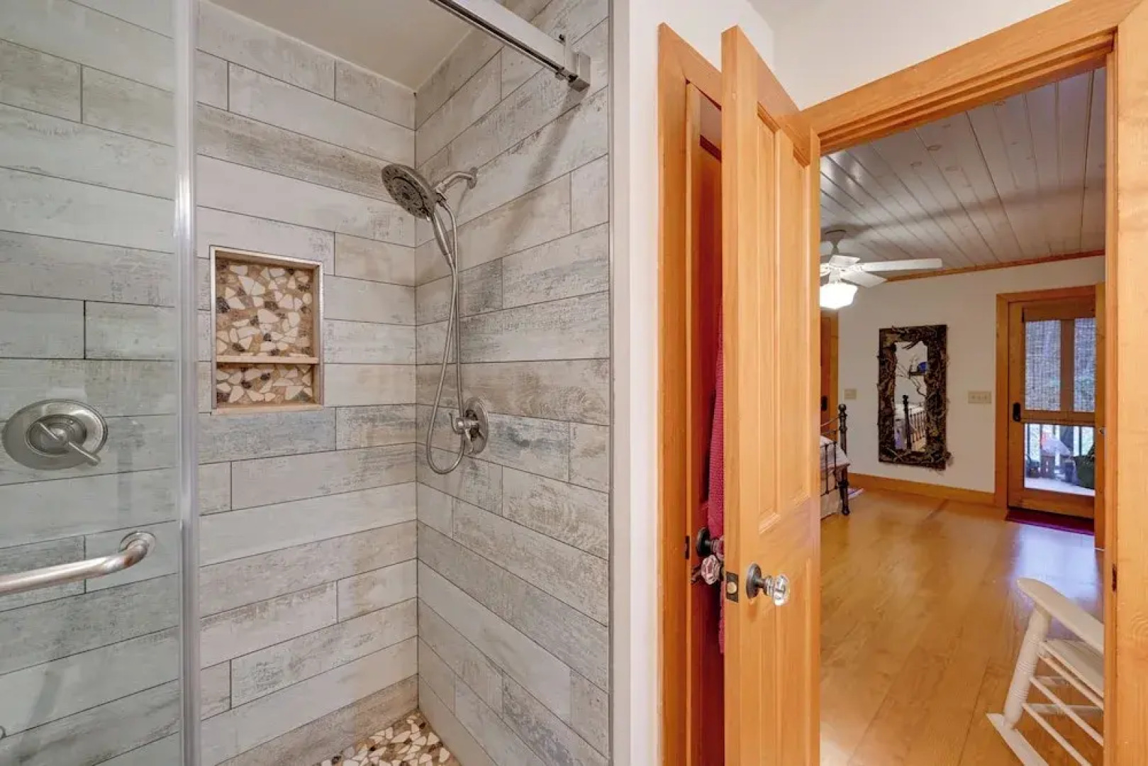 Creekside Family Retreat by Waterfalls & Hiking!