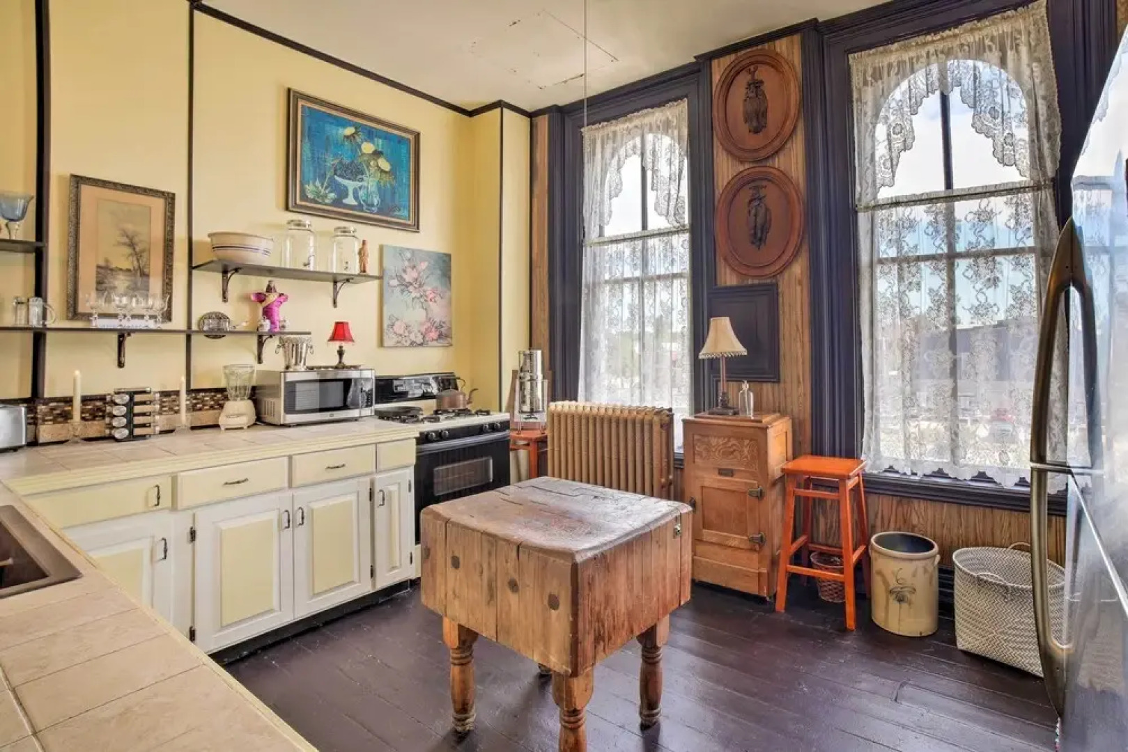 Vintage Apartment in Historic Downtown La Porte!