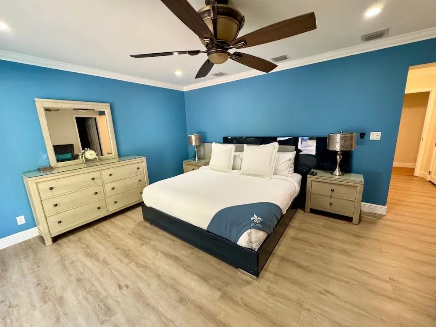 Vidal Manor 4BR Oasis w Pool Cabana- Wilton Dr