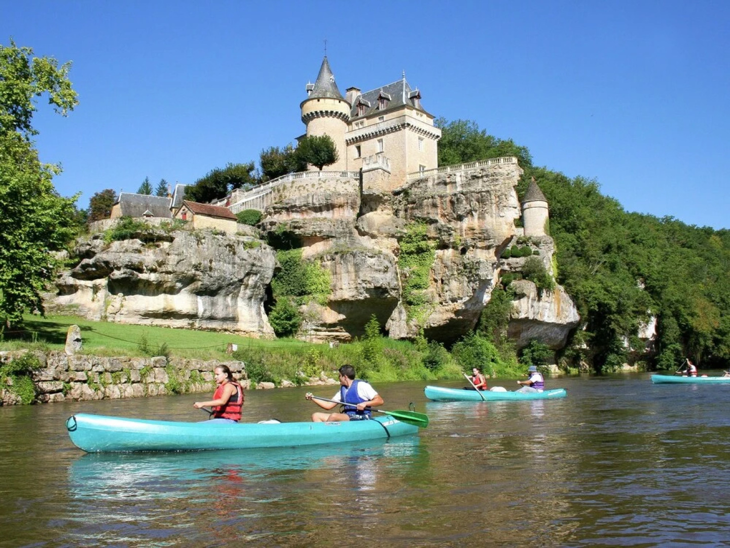 Warm Mansion with Swimming Pool in Sigoules France