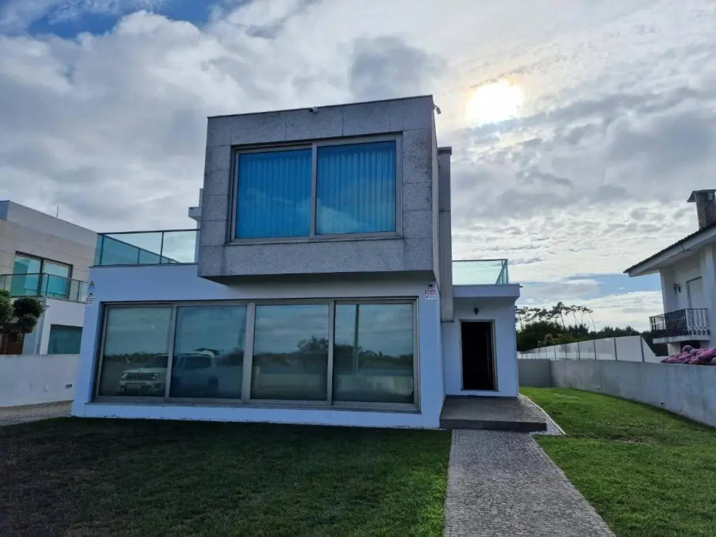 Family house with pool and beautiful river view
