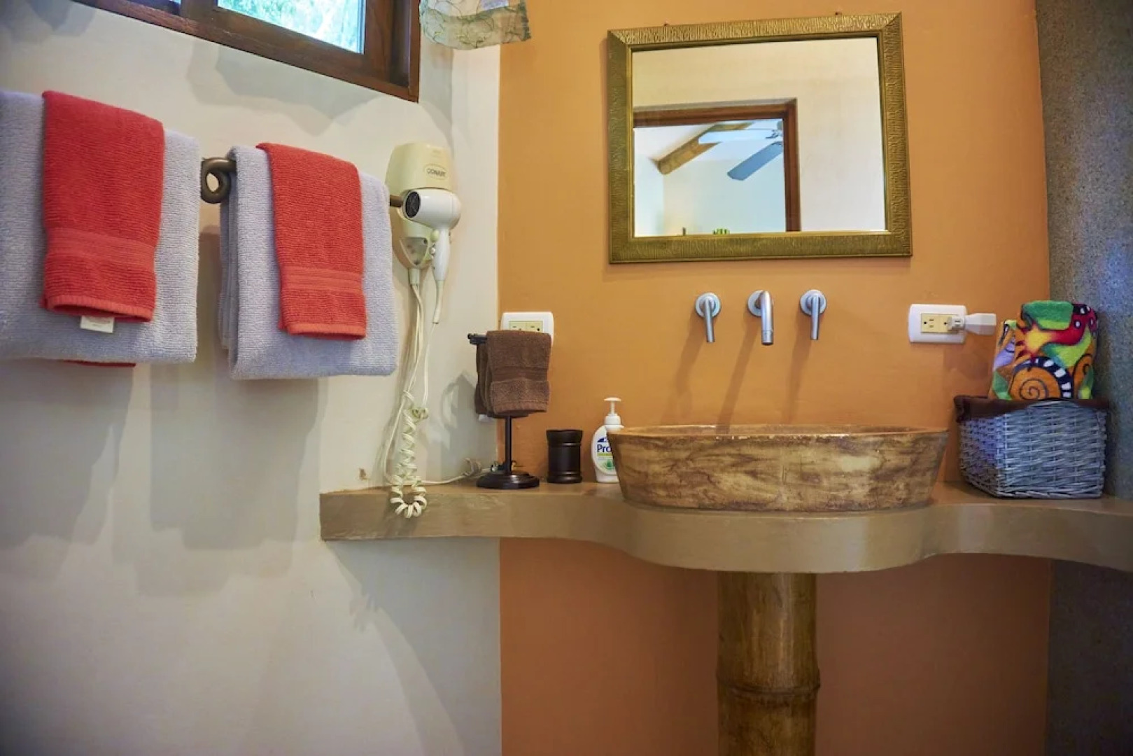 Manoas Luxury Camping and Villa Rentals