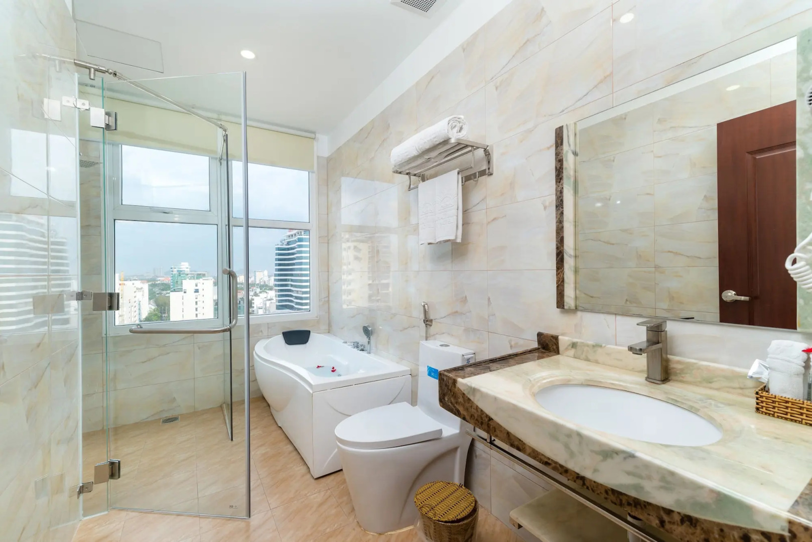 Nhat Minh Hotel and Apartment