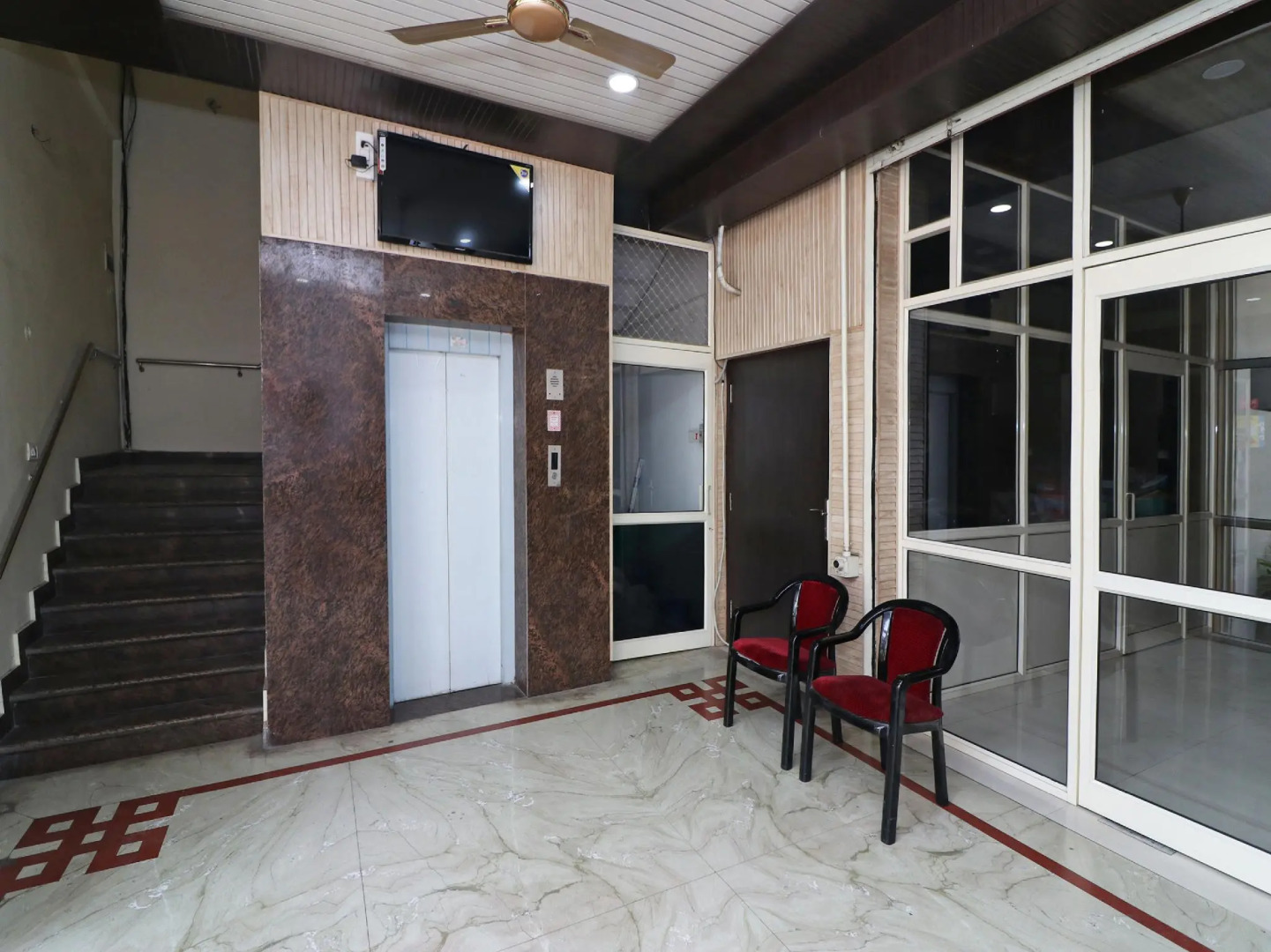 OYO 14161 Hotel ASDR