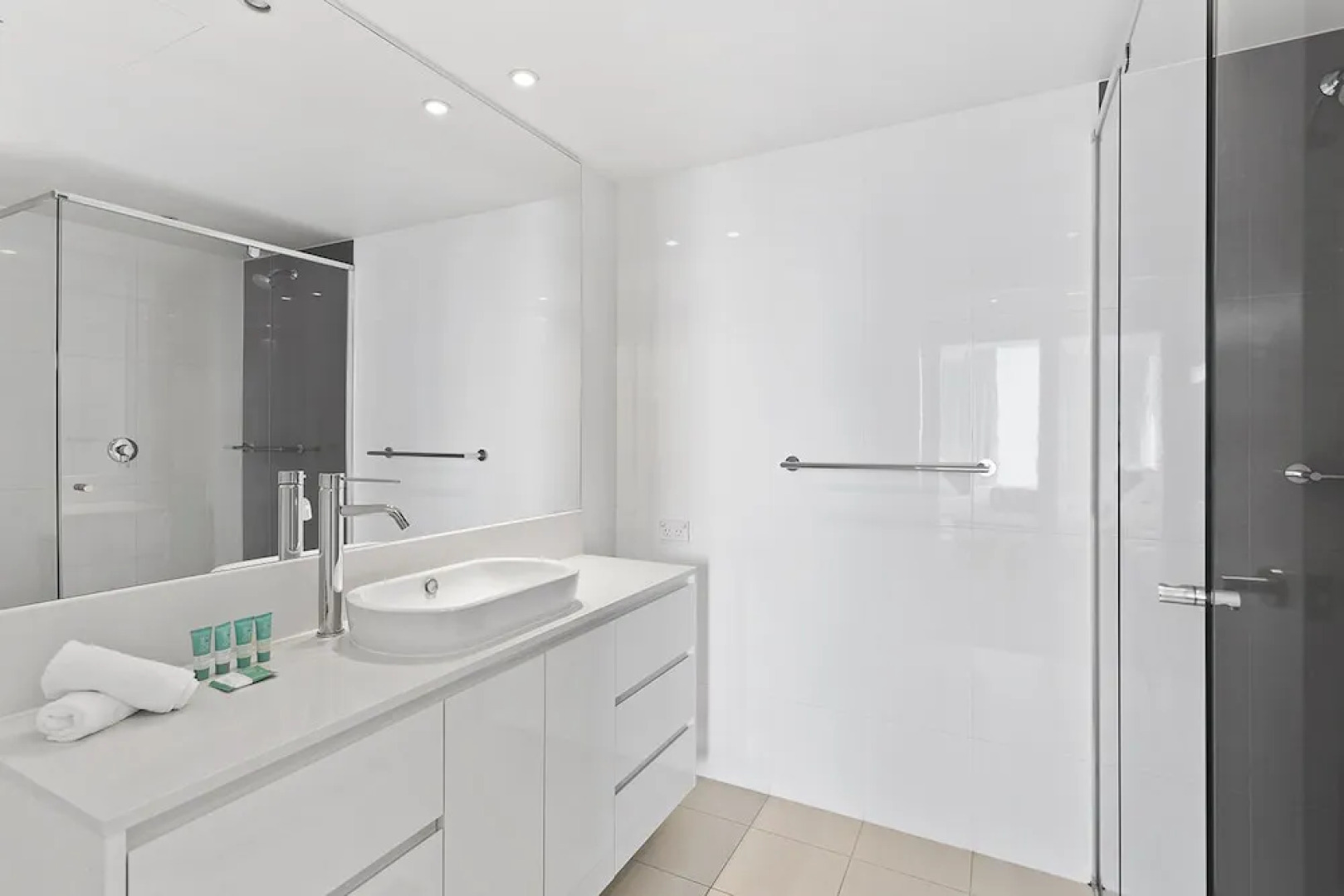 H Residences by Holiday Holiday