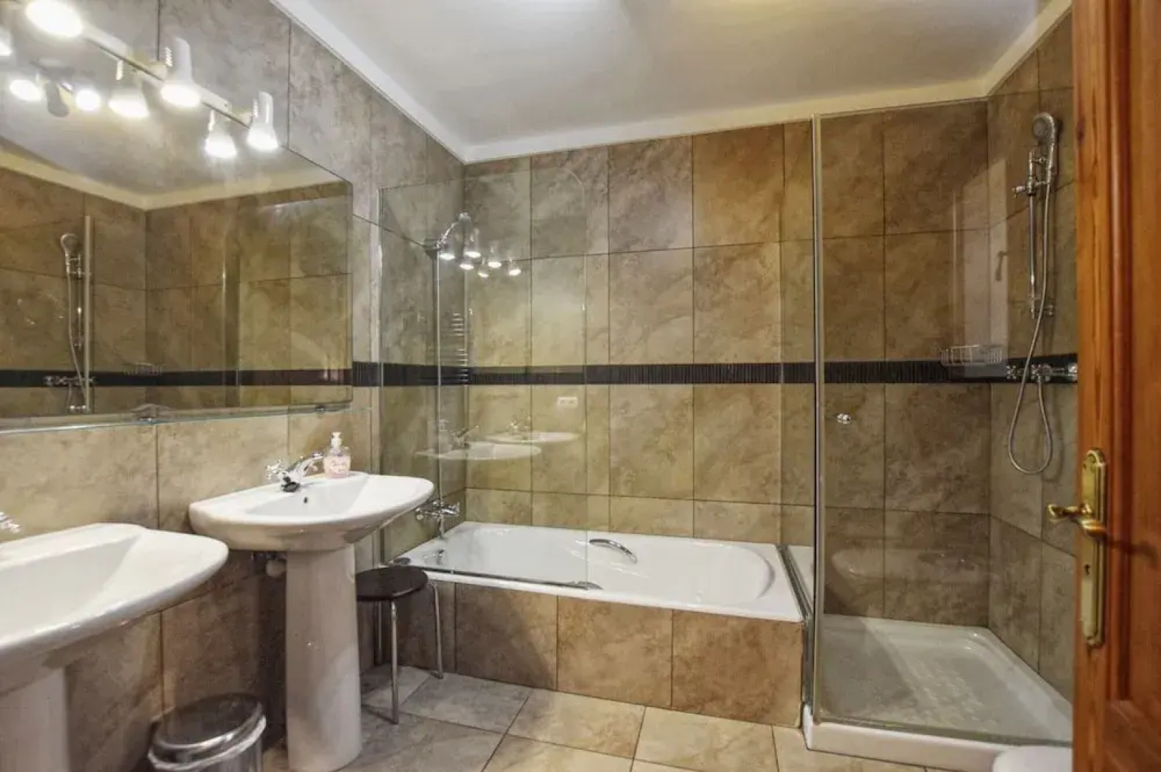 Country House in Spain With Pool & Mountain Views