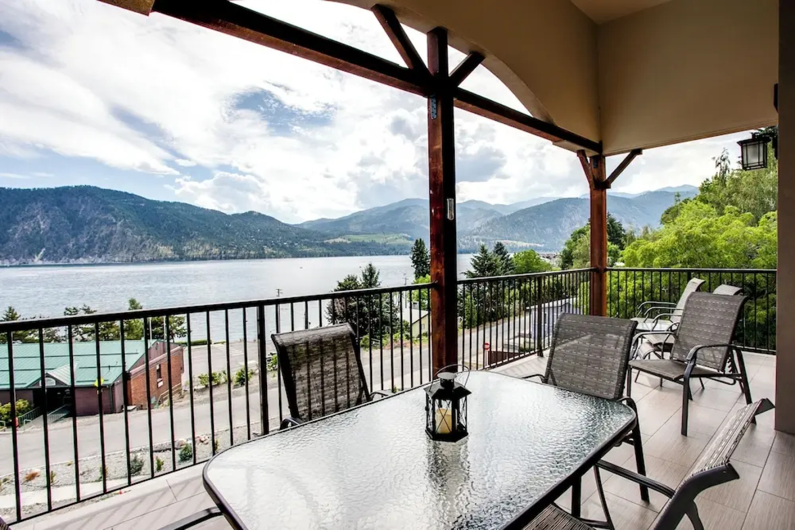 Breezy Lake Chelan Condo w/ Pool & Hot Tub Access!