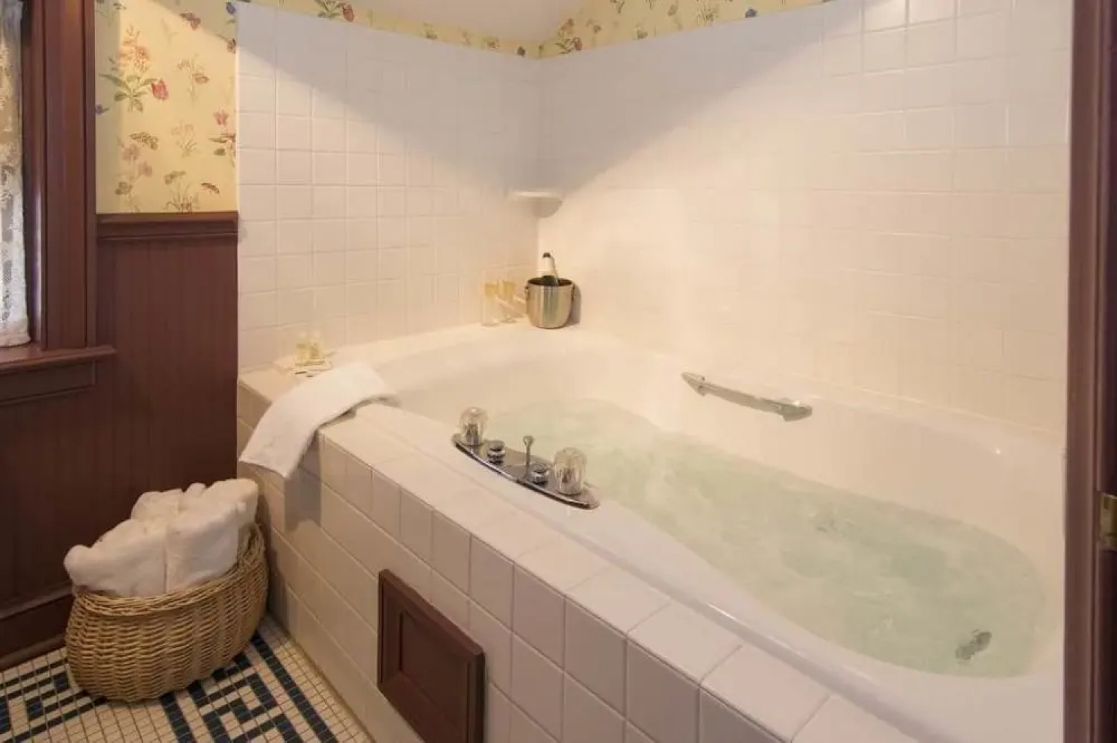 The Rochester Inn, A Historic Hotel