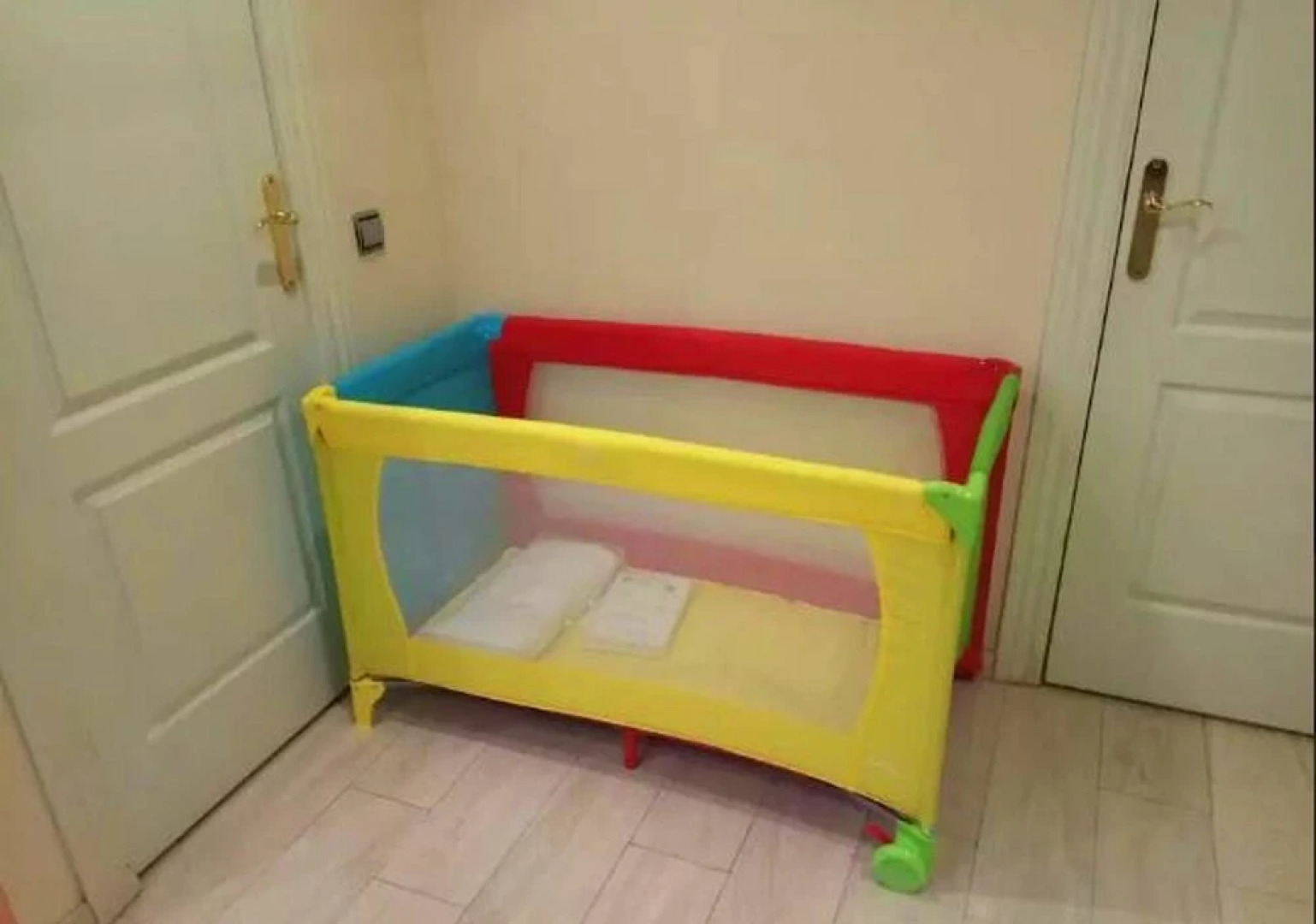 House With 5 Bedrooms in Dos Hermanas, With Pool Access, Enclosed Gard