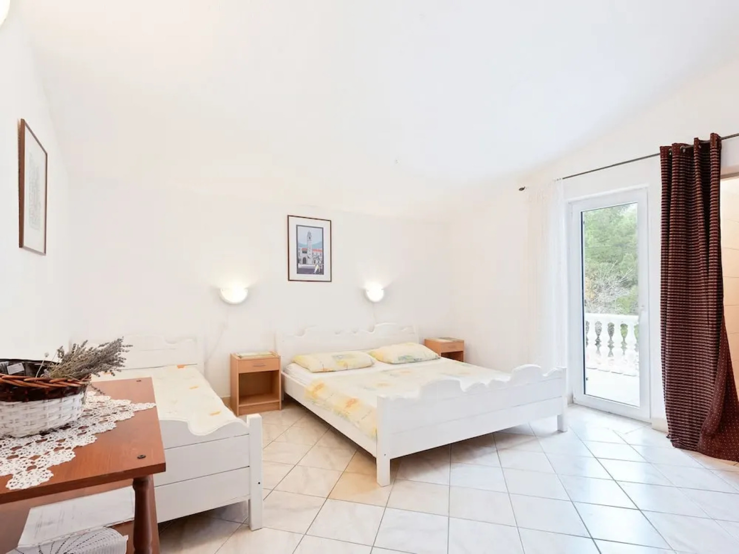 Comfortable Apartment With Large Covered Terrace