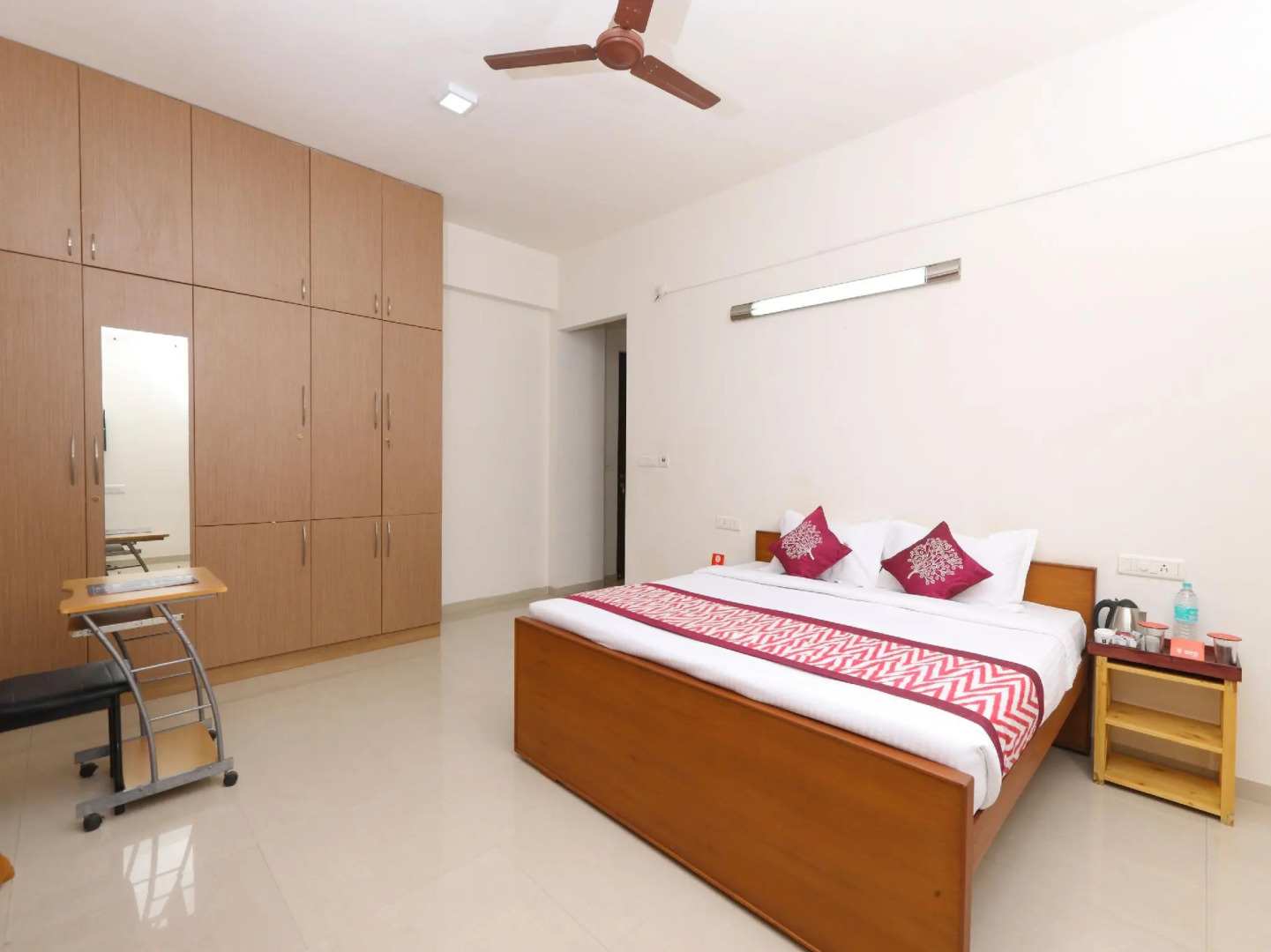 OYO 6954 The Lawns Oragadam