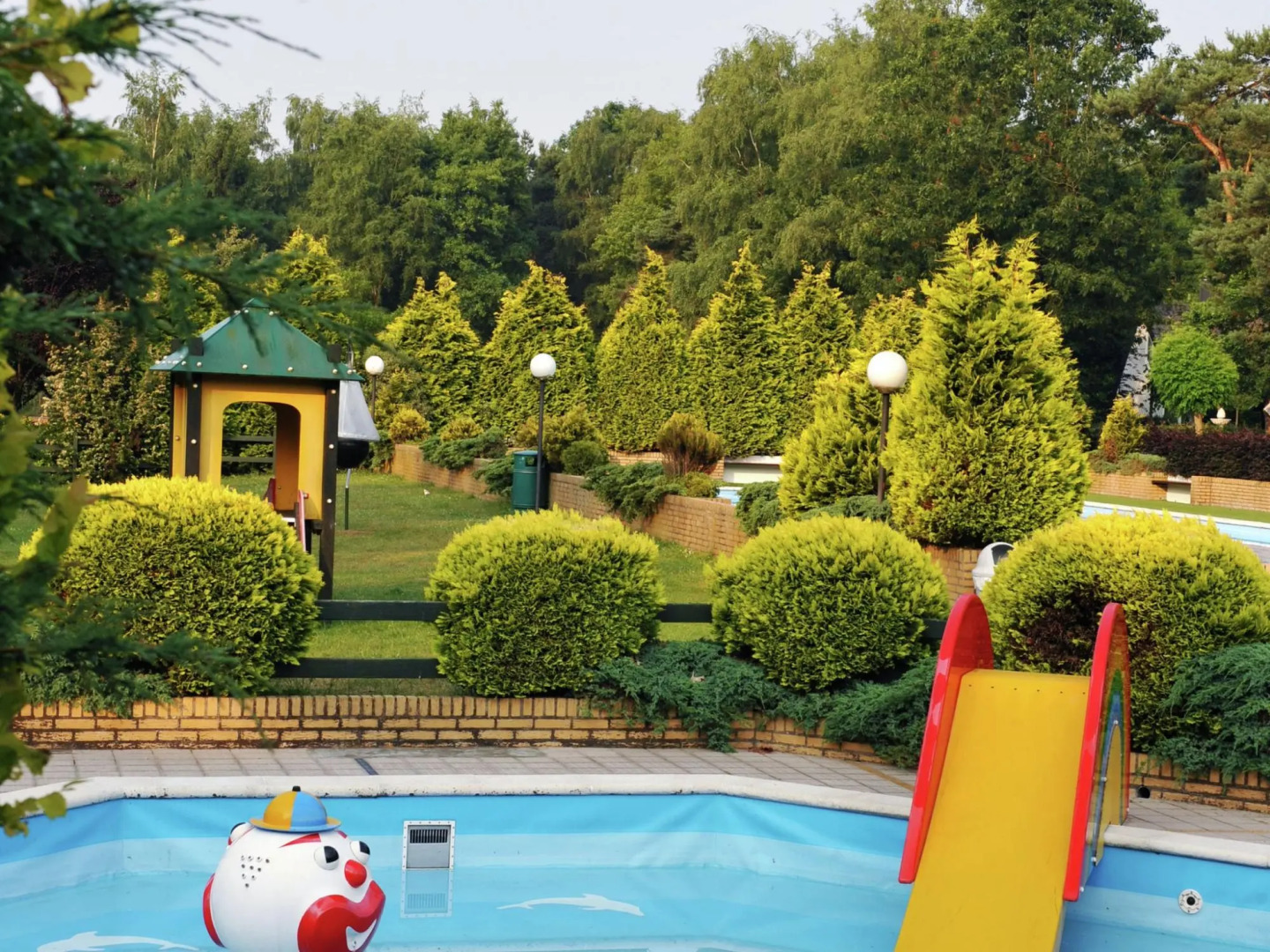 Beautiful house with two bathrooms on a holiday park near Baarle-Nassau