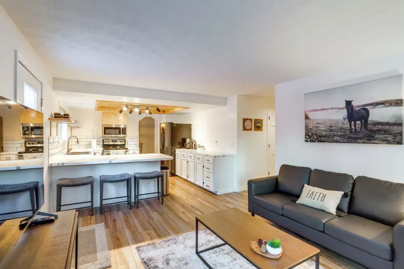 'northern Bliss' Modern Mtn-view Home in Fairbanks