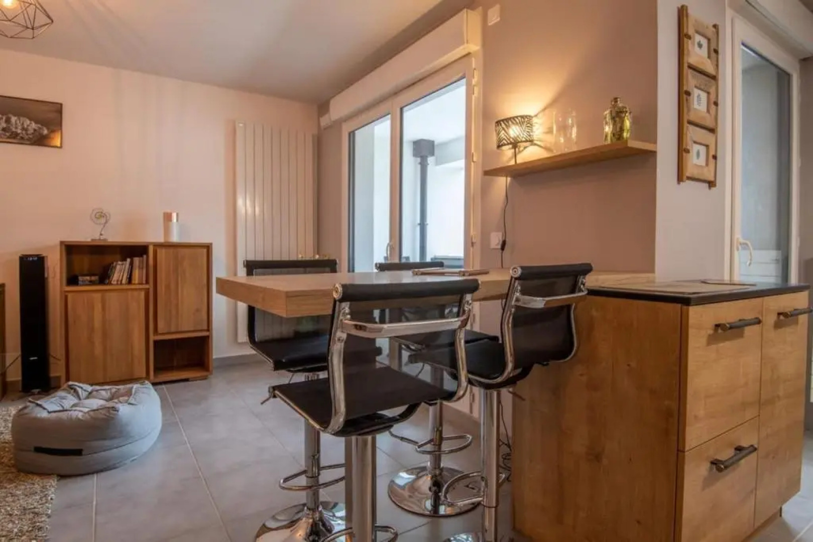 Apartment with balcony near downtown