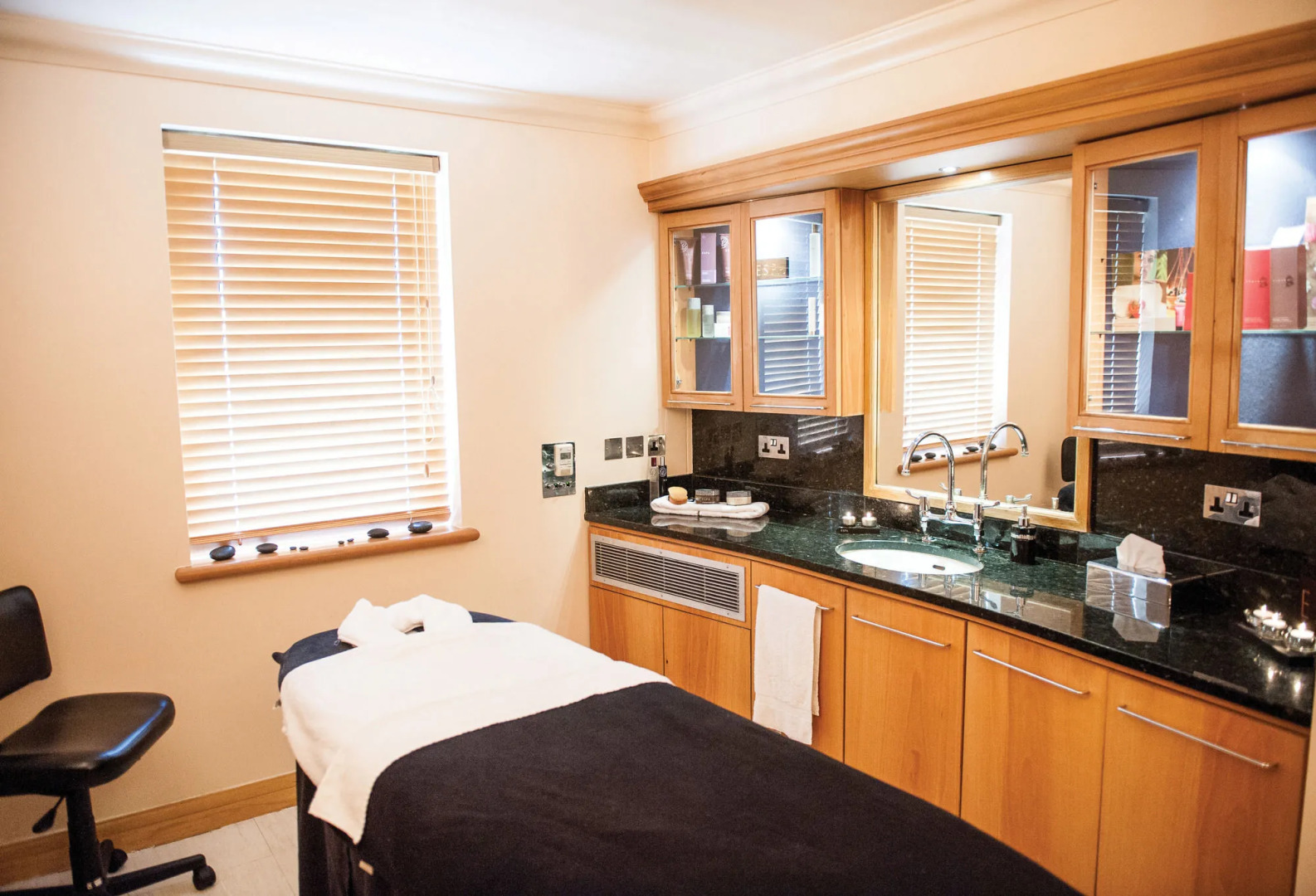 North Lakes Hotel And Spa