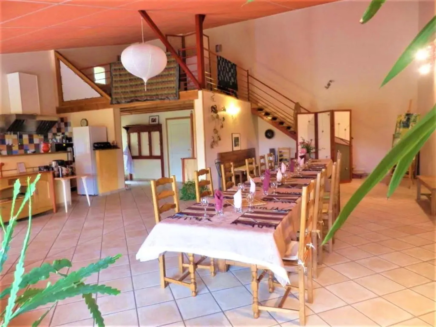 CHAMBRES D'HOTES 2 à 4p ou GITE DE GROUPE 16p, 7 ch, 6 sdb, parc et salle de réception