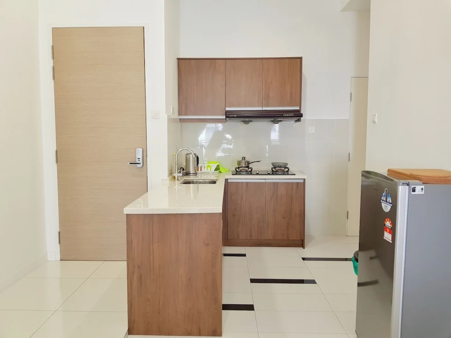 Teiw Family Homestay at Skypod Residence Puchong