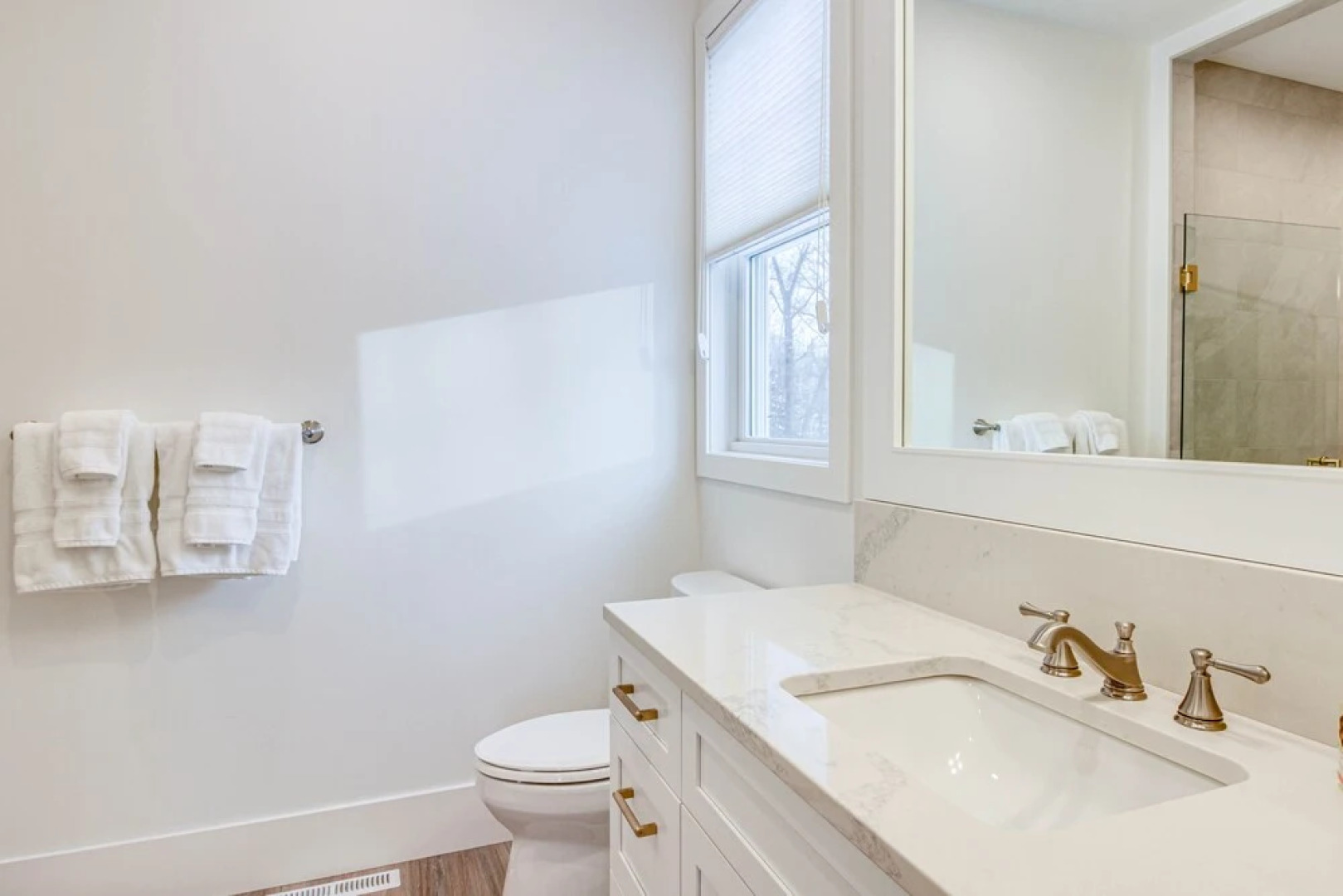 Luxury Serpent Lake Home w/ Gourmet Kitchen!