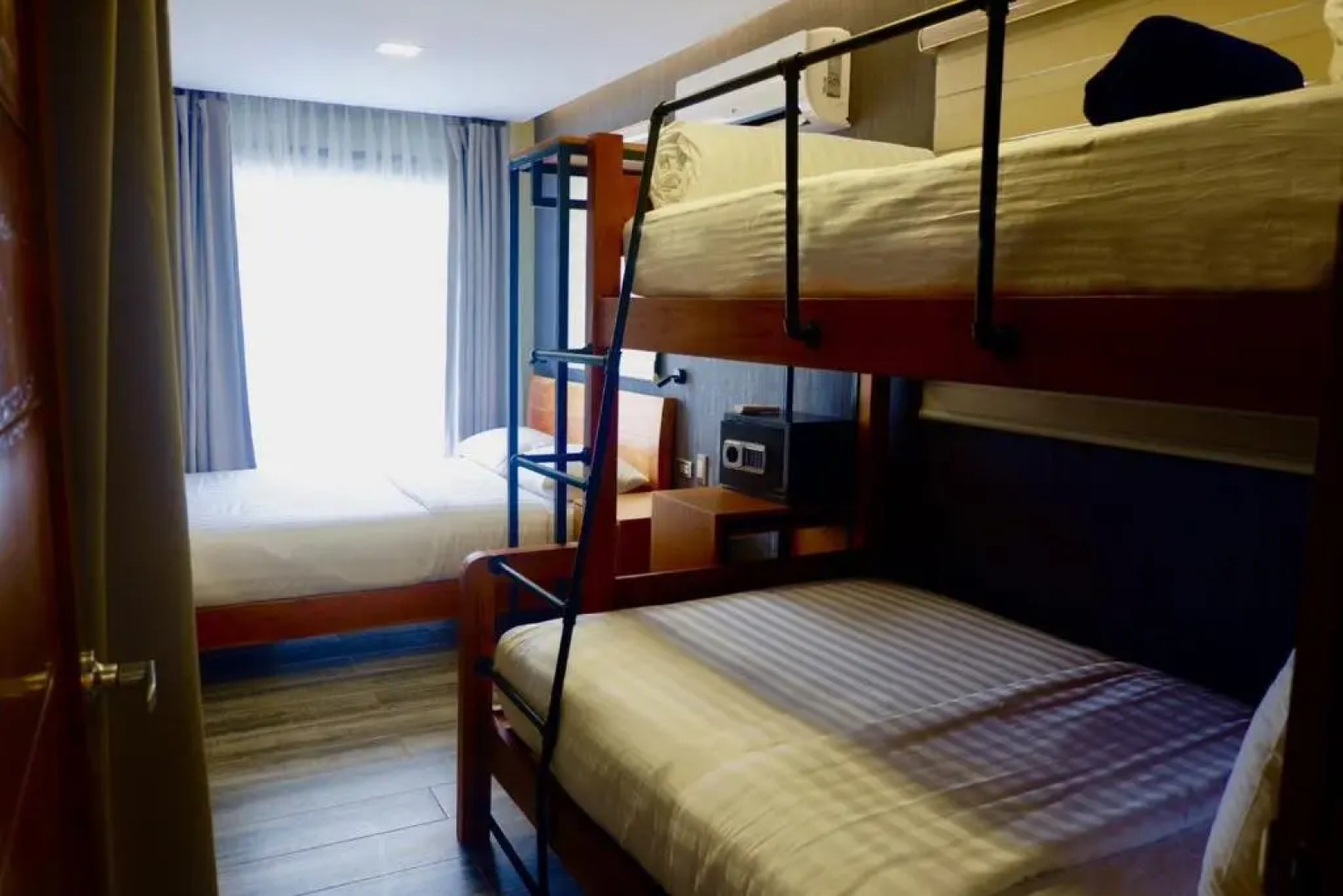 Crusoe Cabins Costa Azalea