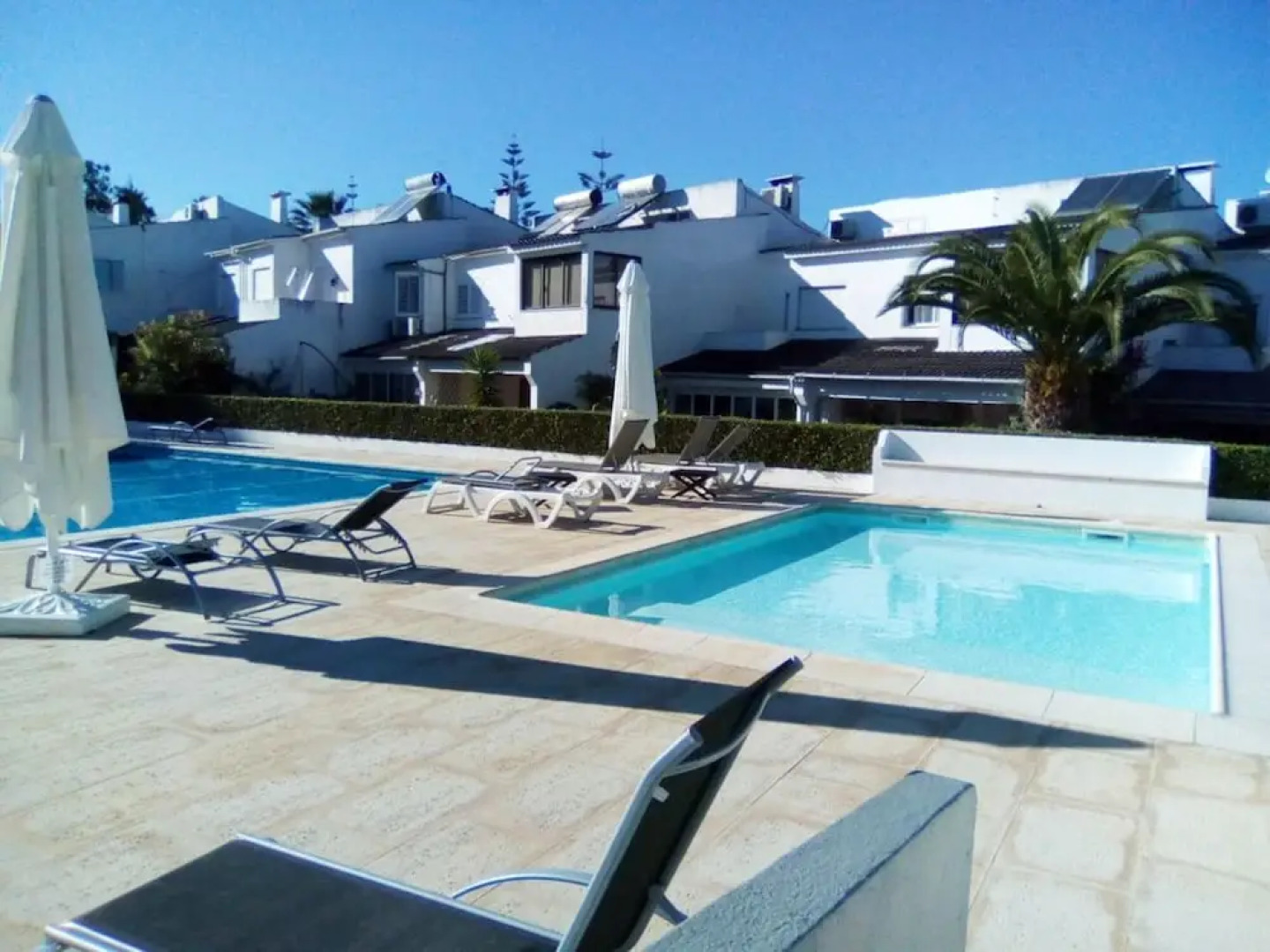 House With 4 Bedrooms in Corroios, With Pool Access, Enclosed Garden a