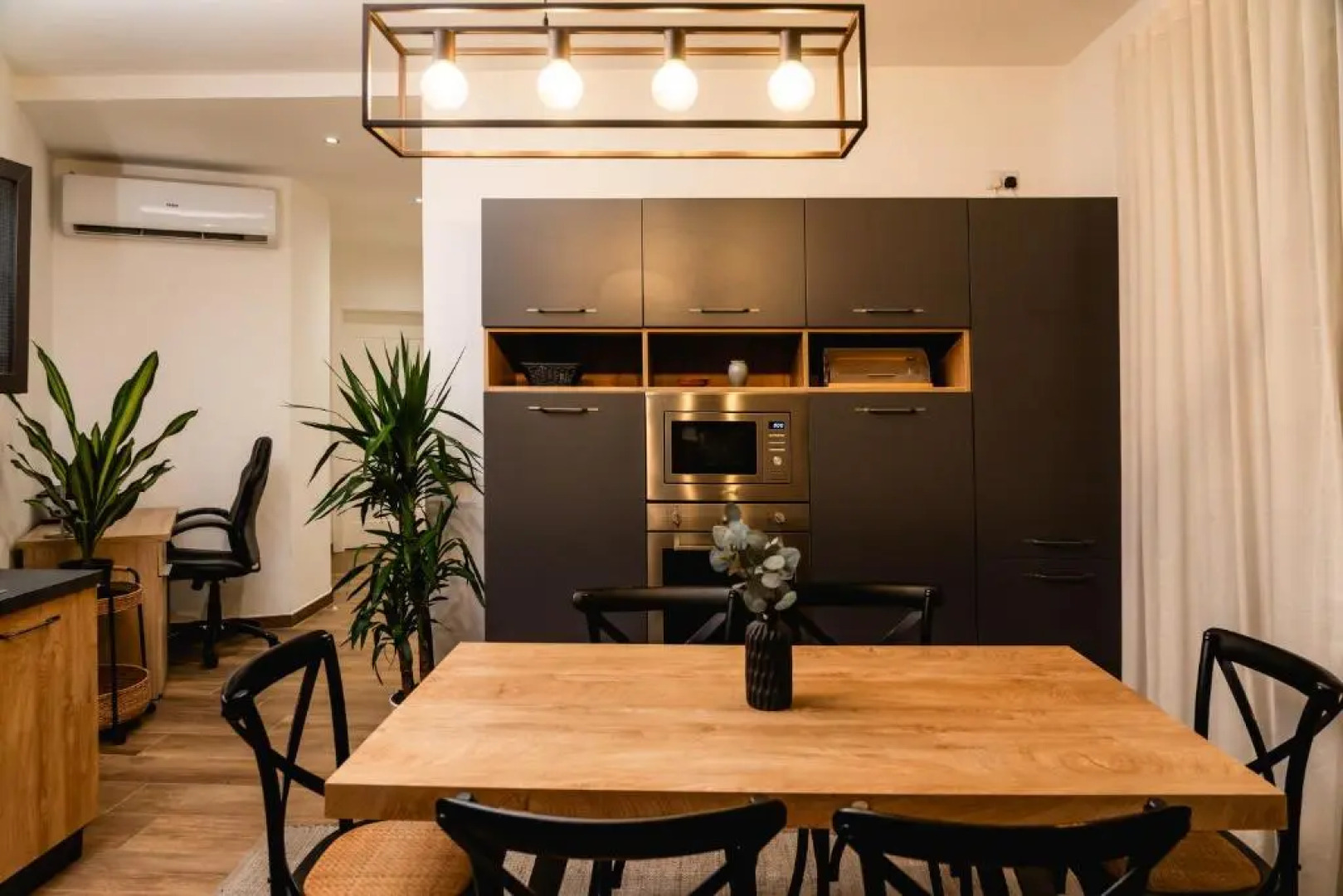 Luxurious Penthouse with Private POOL, WIFI & AC by 360 Estates