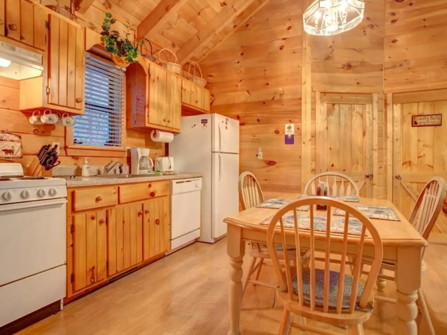 Mountain Paradise on Collett Creek, Andrews, NC. Cabin 4