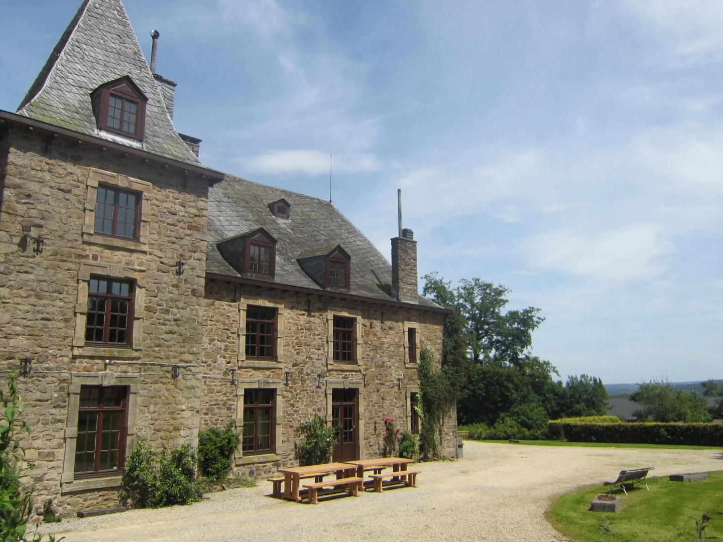 Luxury Castle, Basse-bodeux