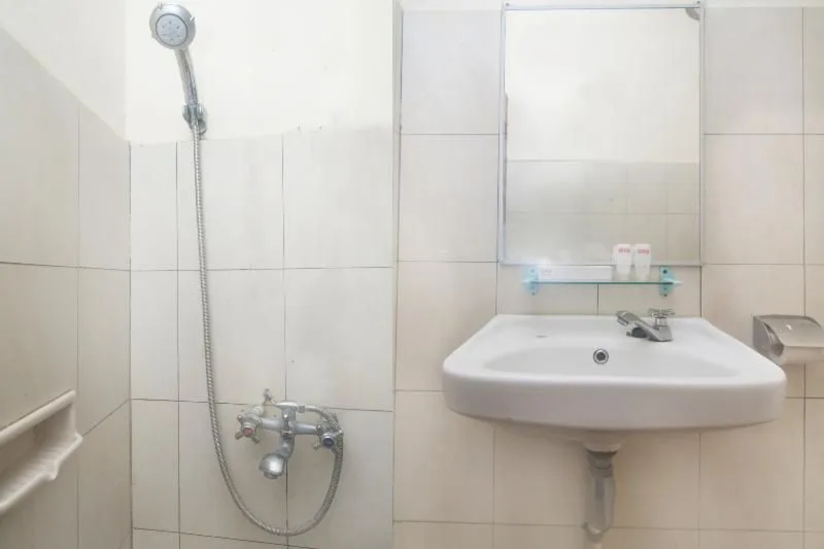 OYO 326 Ndalem Padma Asri Guest House