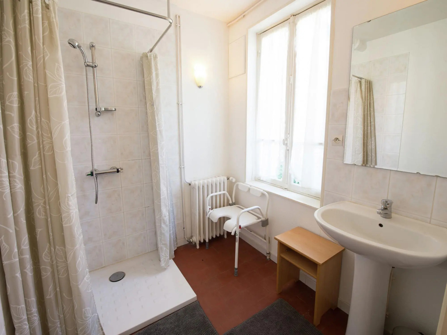 A House Suitable for Groups and Families