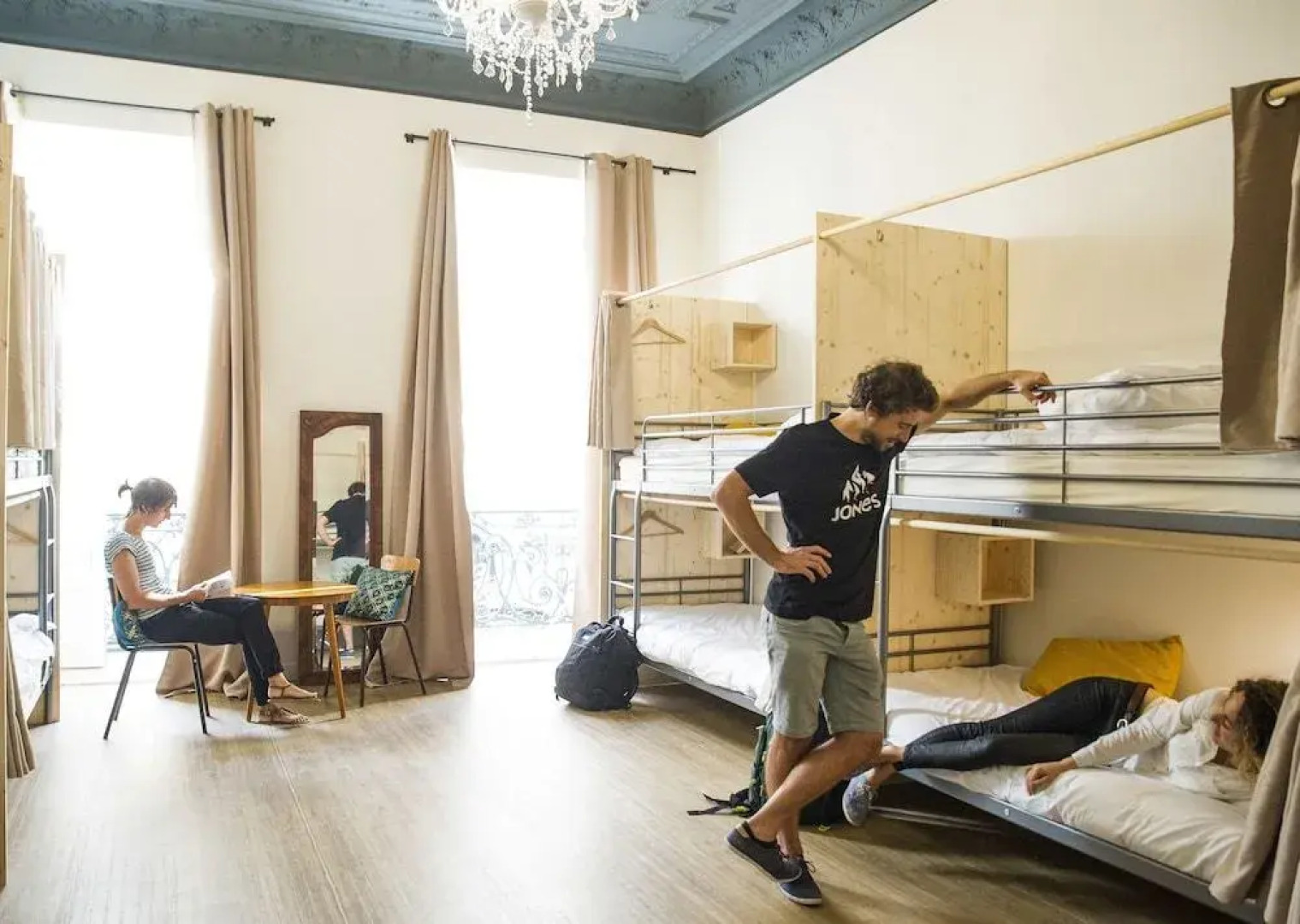 Georges Hostel & Café