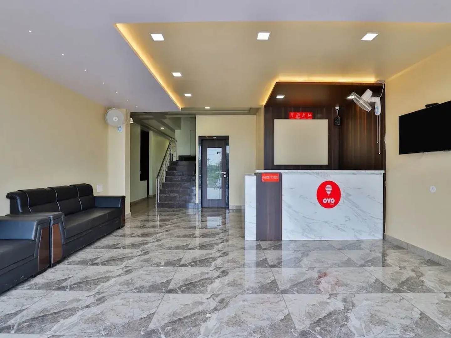 Oyo 17339 Hotel Daksh Somnath