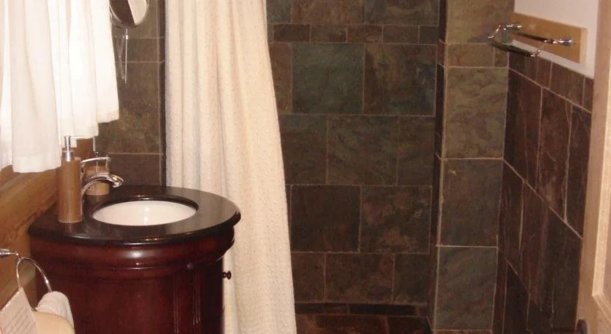 Kicking Horse Kabins